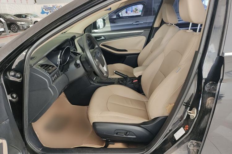 Used Bestune B70 2014 2.0L automatic luxury version Left Front Seat