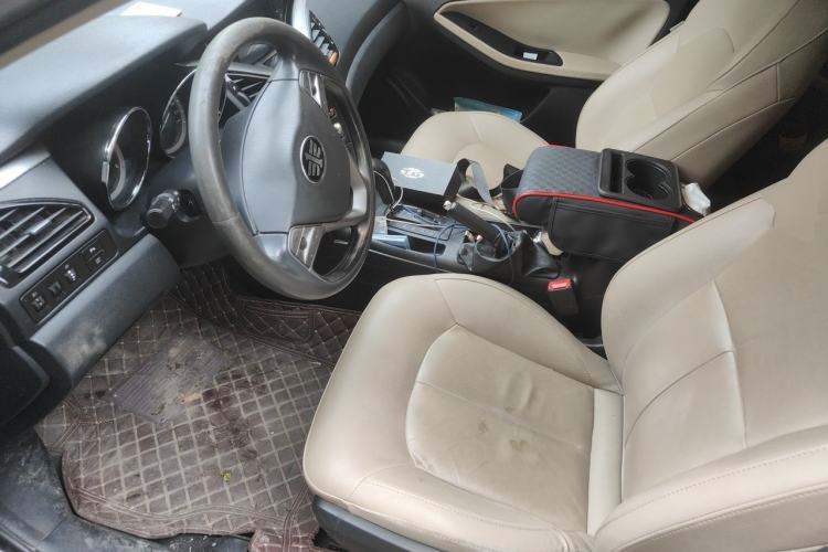 Used Bestune B70 2014 2.0L automatic luxury version Left Front Seat