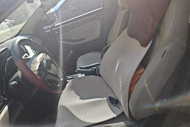 Used Bestune B70 2014 2.0L automatic luxury version Left Front Seat