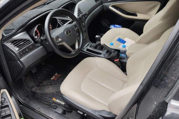 Used Bestune B70 2014 2.0L manual luxury version Left Front Seat