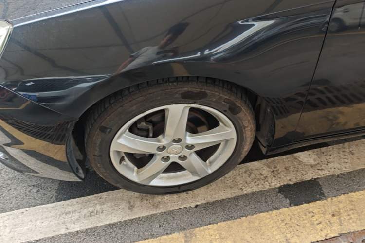 Used Bestune B70 2014 2.0L automatic luxury version Left Front Wheel Hub