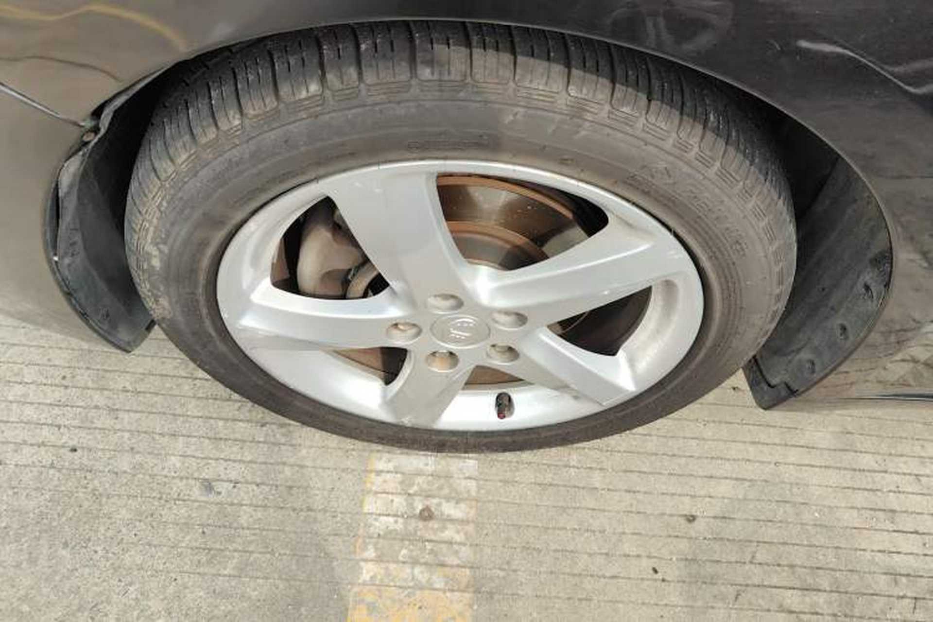 Used Bestune B70 2014 2.0L automatic luxury version Left Front Wheel Hub