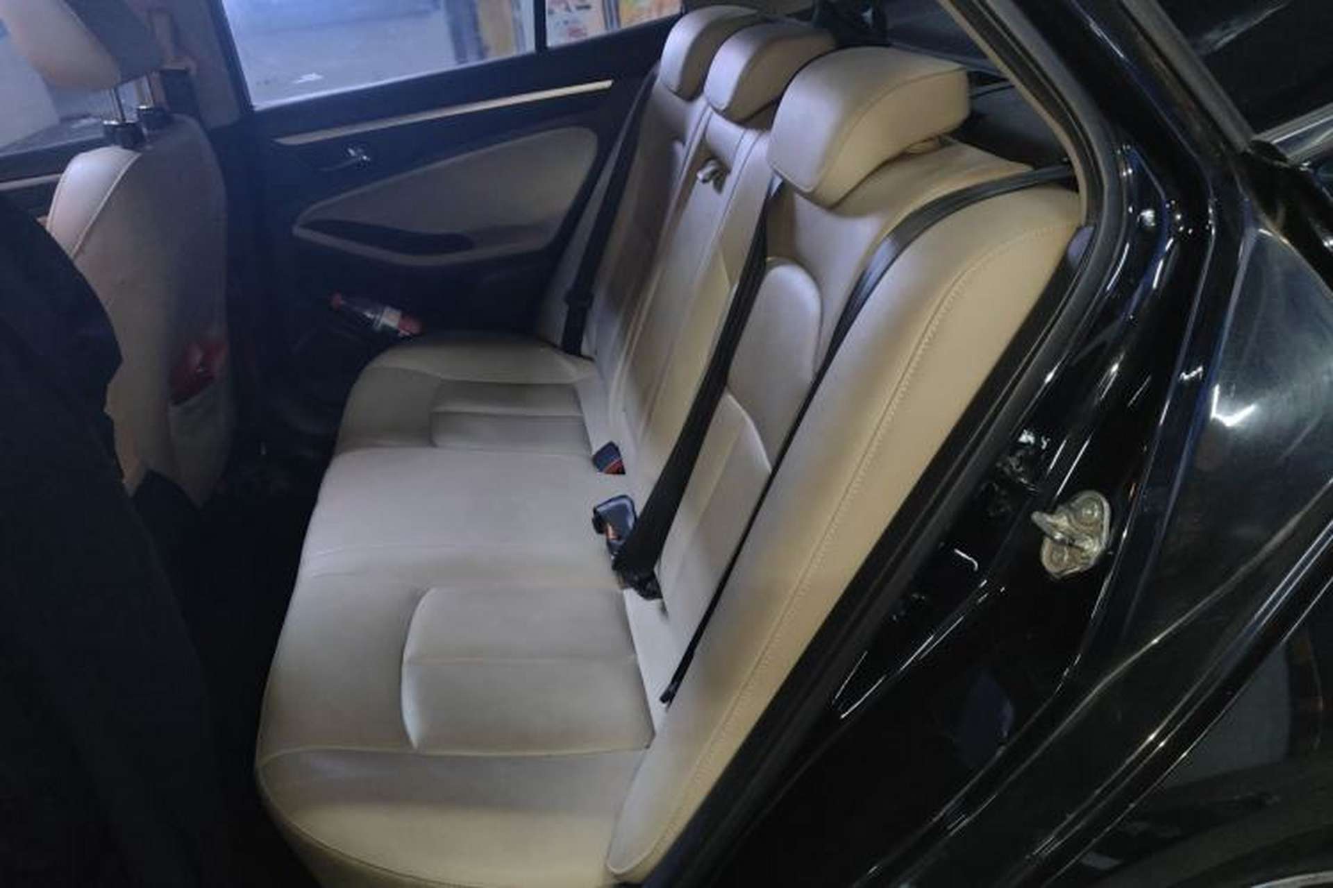 Used Bestune B70 2014 2.0L automatic luxury version Left Rear Seat