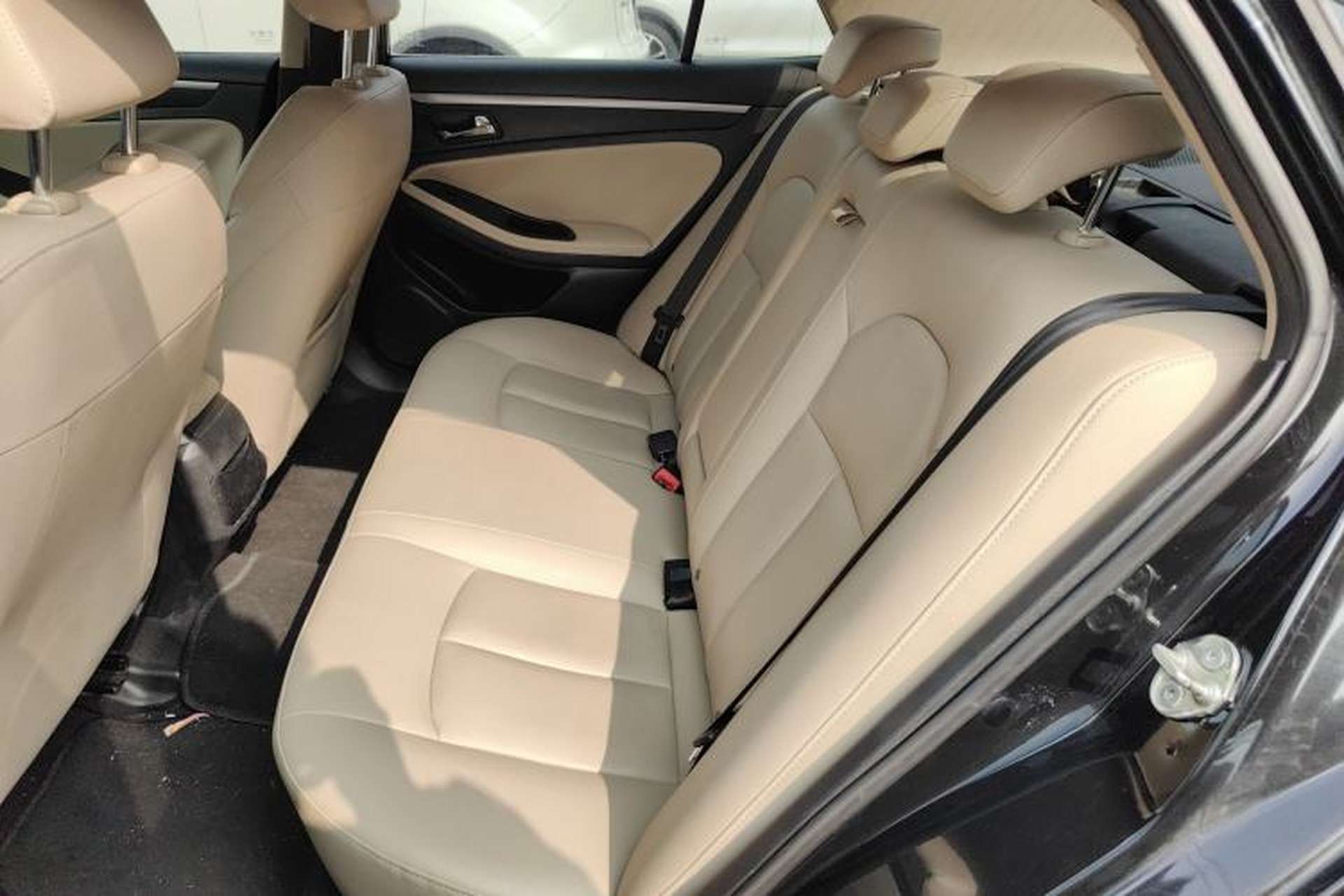 Used Bestune B70 2014 2.0L automatic luxury version Left Rear Seat