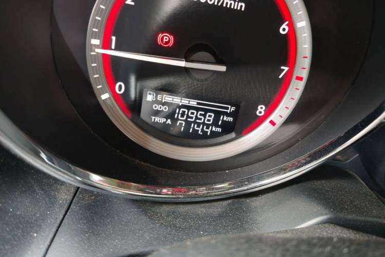Used Bestune B70 2014 2.0L automatic comfort version Odometer Close Up