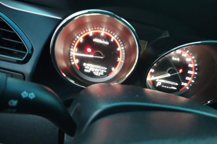 Used Bestune B70 2014 2.0L automatic luxury version Odometer Close Up