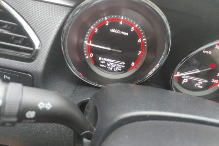 Used Bestune B70 2014 2.0L automatic luxury version Odometer Close Up