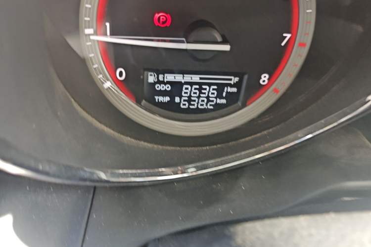 Used Bestune B70 2014 2.0L automatic luxury version Odometer Close Up