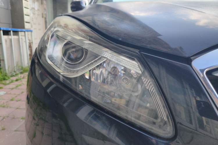 Used Bestune B70 2014 2.0L automatic comfort version Right Front Headlight