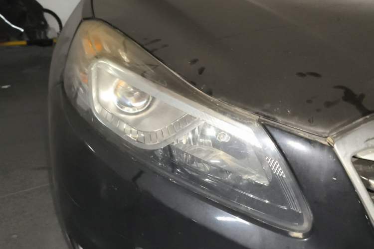 Used Bestune B70 2014 2.0L automatic luxury version Right Front Headlight