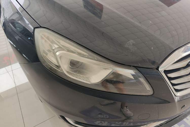 Used Bestune B70 2014 2.0L automatic luxury version Right Front Headlight