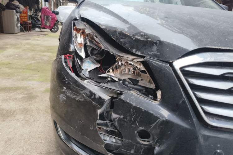 Used Bestune B70 2014 2.0L manual luxury version Right Front Headlight