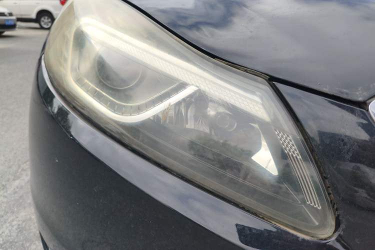 Used Bestune B70 2014 2.0L automatic comfort version Right Front Headlight
