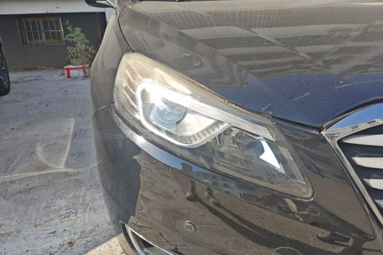 Used Bestune B70 2014 2.0L automatic luxury version Right Front Headlight