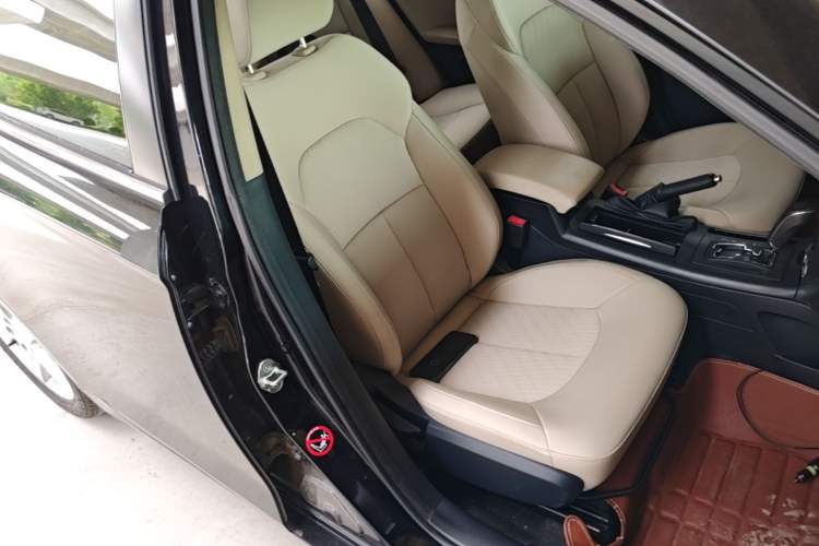 Used Bestune B70 2014 2.0L automatic comfort version Right Front Seat