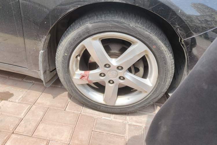 Used Bestune B70 2014 2.0L automatic comfort version Right Front Wheel Hub