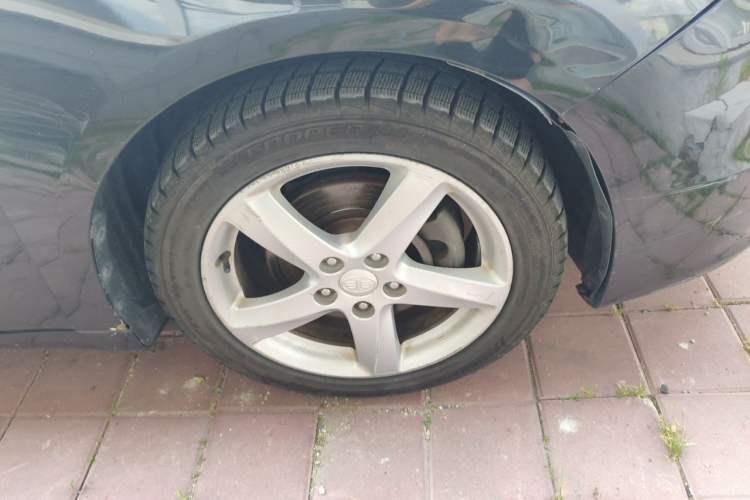 Used Bestune B70 2014 2.0L automatic comfort version Right Front Wheel Hub