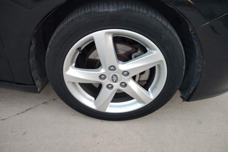 Used Bestune B70 2014 2.0L automatic luxury version Right Front Wheel Hub
