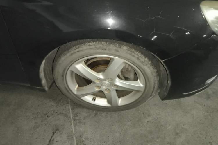 Used Bestune B70 2014 2.0L automatic luxury version Right Front Wheel Hub