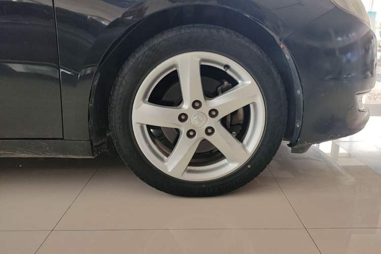 Used Bestune B70 2014 2.0L automatic luxury version Right Front Wheel Hub