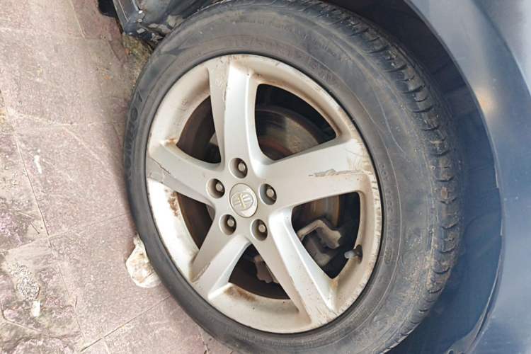 Used Bestune B70 2014 2.0L automatic comfort version Right Front Wheel Hub