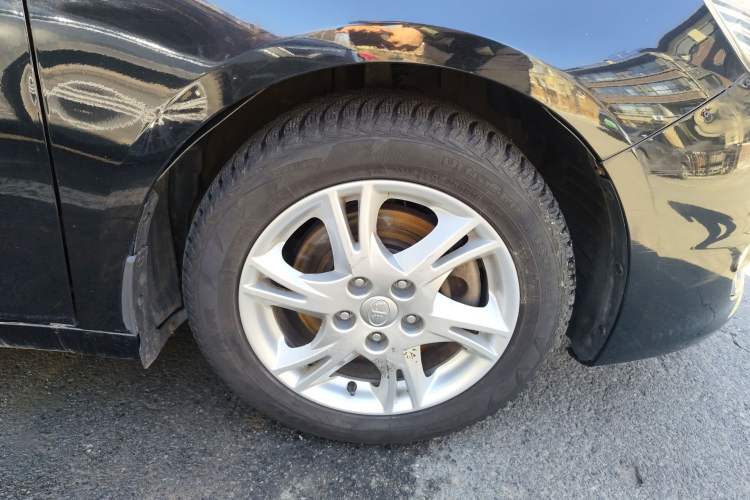 Used Bestune B70 2014 2.0L automatic luxury version Right Front Wheel Hub
