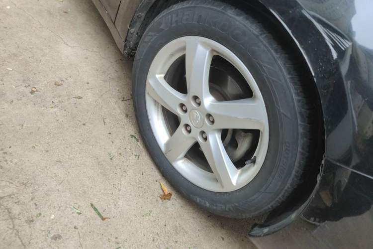 Used Bestune B70 2014 2.0L automatic luxury version Right Front Wheel Hub