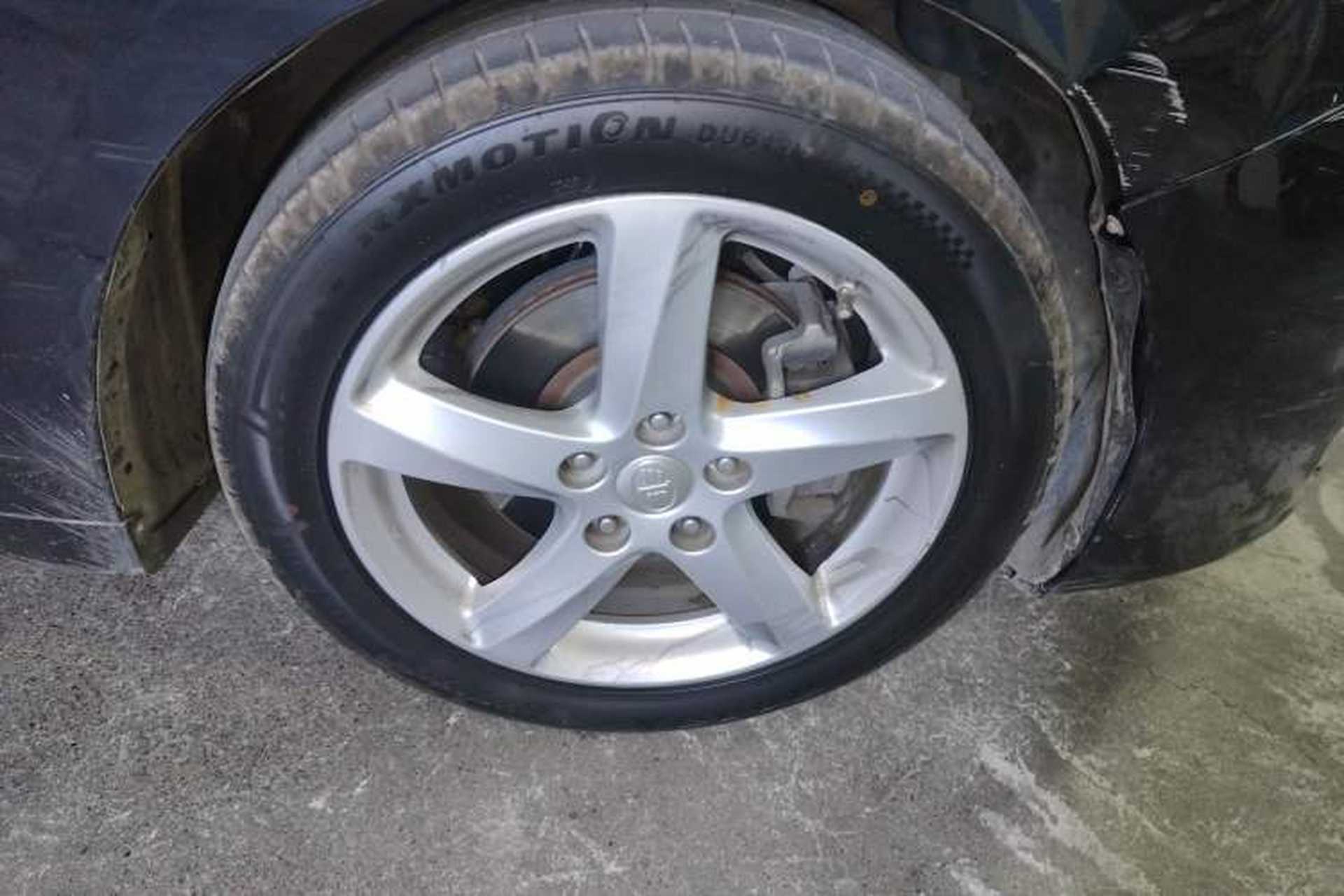 Used Bestune B70 2014 2.0L automatic luxury version Right Front Wheel Hub