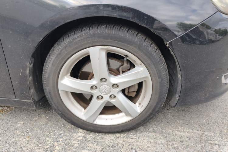 Used Bestune B70 2014 2.0L automatic comfort version Right Front Wheel Hub