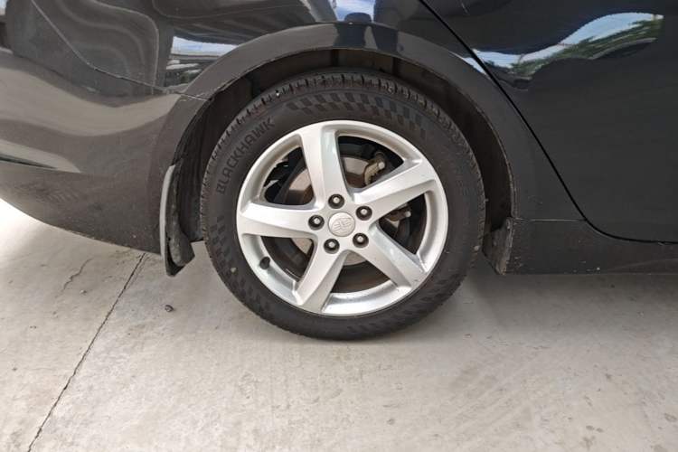 Used Bestune B70 2014 2.0L automatic comfort version Right Rear Wheel Hub