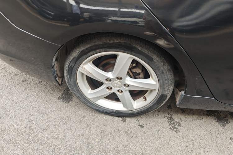 Used Bestune B70 2014 2.0L automatic luxury version Right Rear Wheel Hub