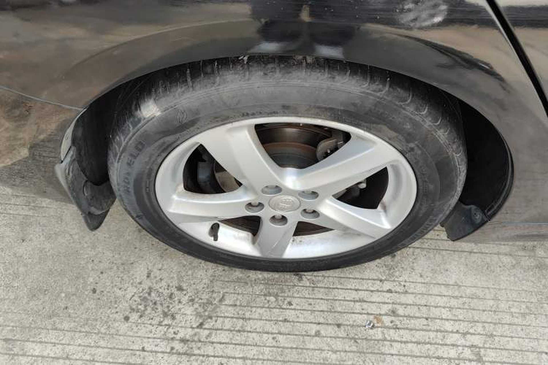 Used Bestune B70 2014 2.0L automatic luxury version Right Rear Wheel Hub