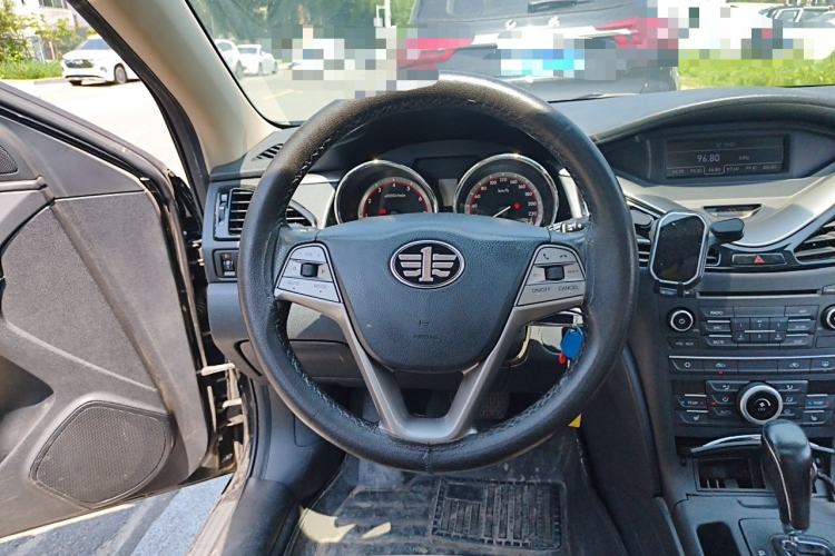 Used Bestune B70 2014 2.0L automatic luxury version Steering Wheel