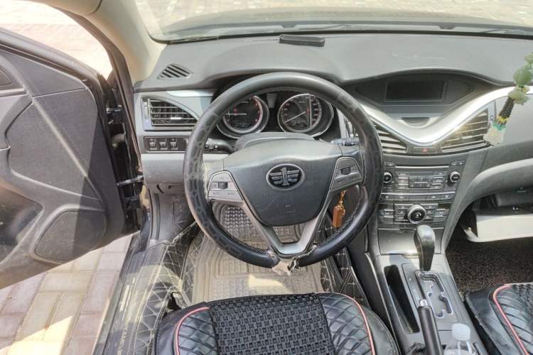 Used Bestune B70 2014 2.0L automatic comfort version Steering Wheel