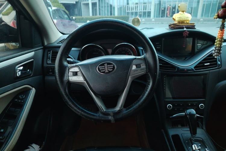 Used Bestune B70 2014 2.0L automatic luxury version Steering Wheel