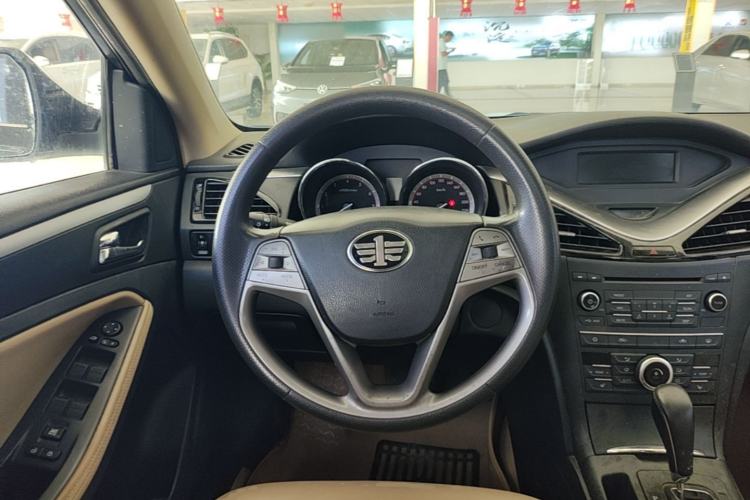 Used Bestune B70 2014 2.0L automatic luxury version Steering Wheel