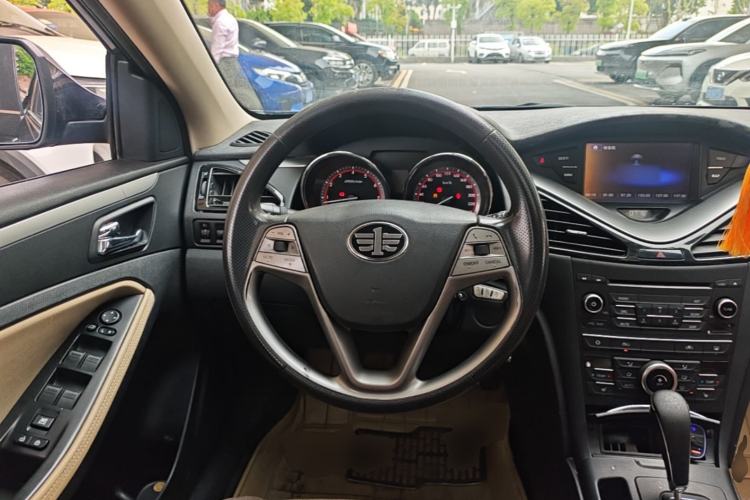 Used Bestune B70 2014 2.0L automatic luxury version Steering Wheel