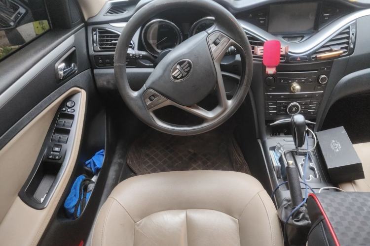 Used Bestune B70 2014 2.0L automatic luxury version Steering Wheel