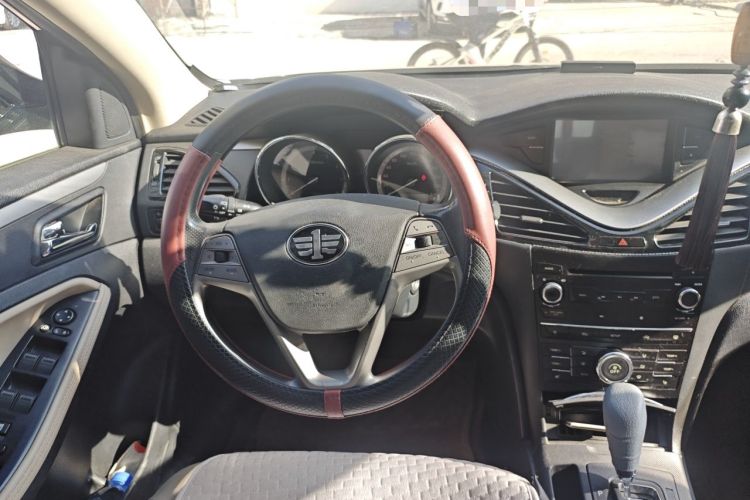 Used Bestune B70 2014 2.0L automatic luxury version Steering Wheel