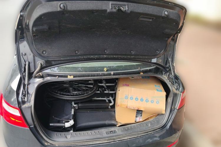 Used Bestune B70 2014 2.0L automatic comfort version Trunk