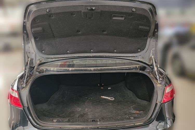 Used Bestune B70 2014 2.0L automatic luxury version Trunk
