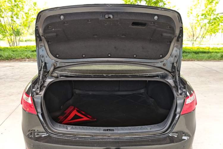 Used Bestune B70 2014 2.0L automatic comfort version Trunk