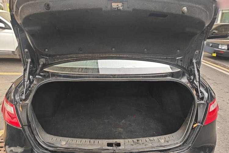 Used Bestune B70 2014 2.0L automatic luxury version Trunk