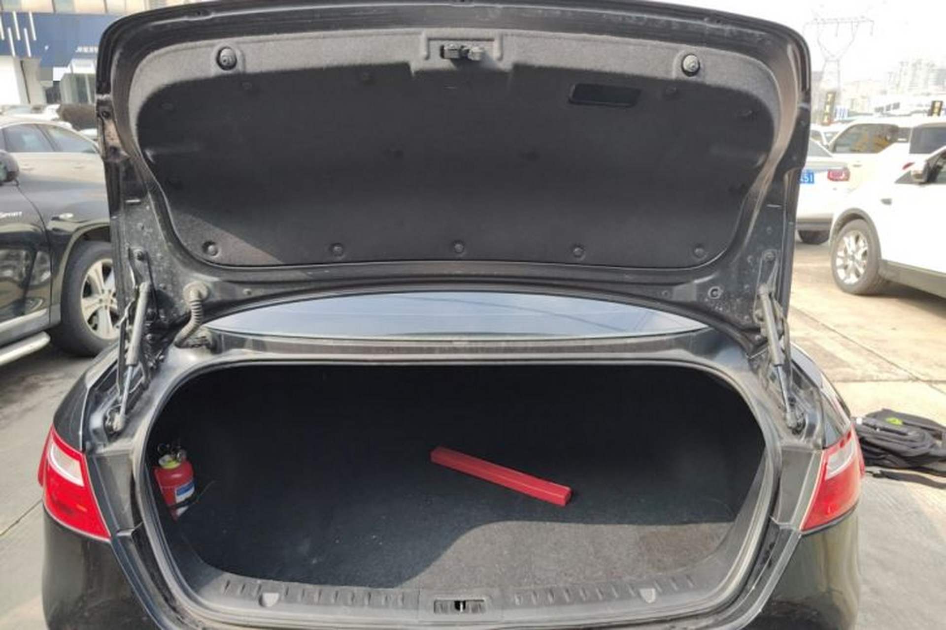 Used Bestune B70 2014 2.0L automatic luxury version Trunk