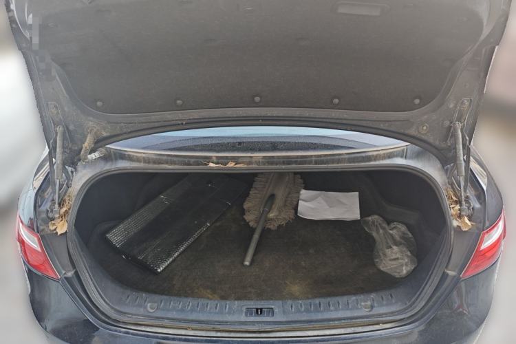 Used Bestune B70 2014 2.0L automatic luxury version Trunk