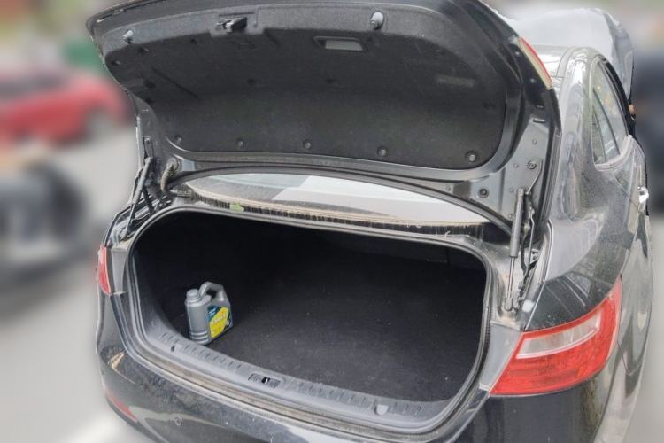 Used Bestune B70 2014 2.0L manual luxury version Trunk