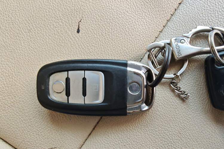 Used Bestune B70 2014 2.0L automatic comfort version Vehicle Key