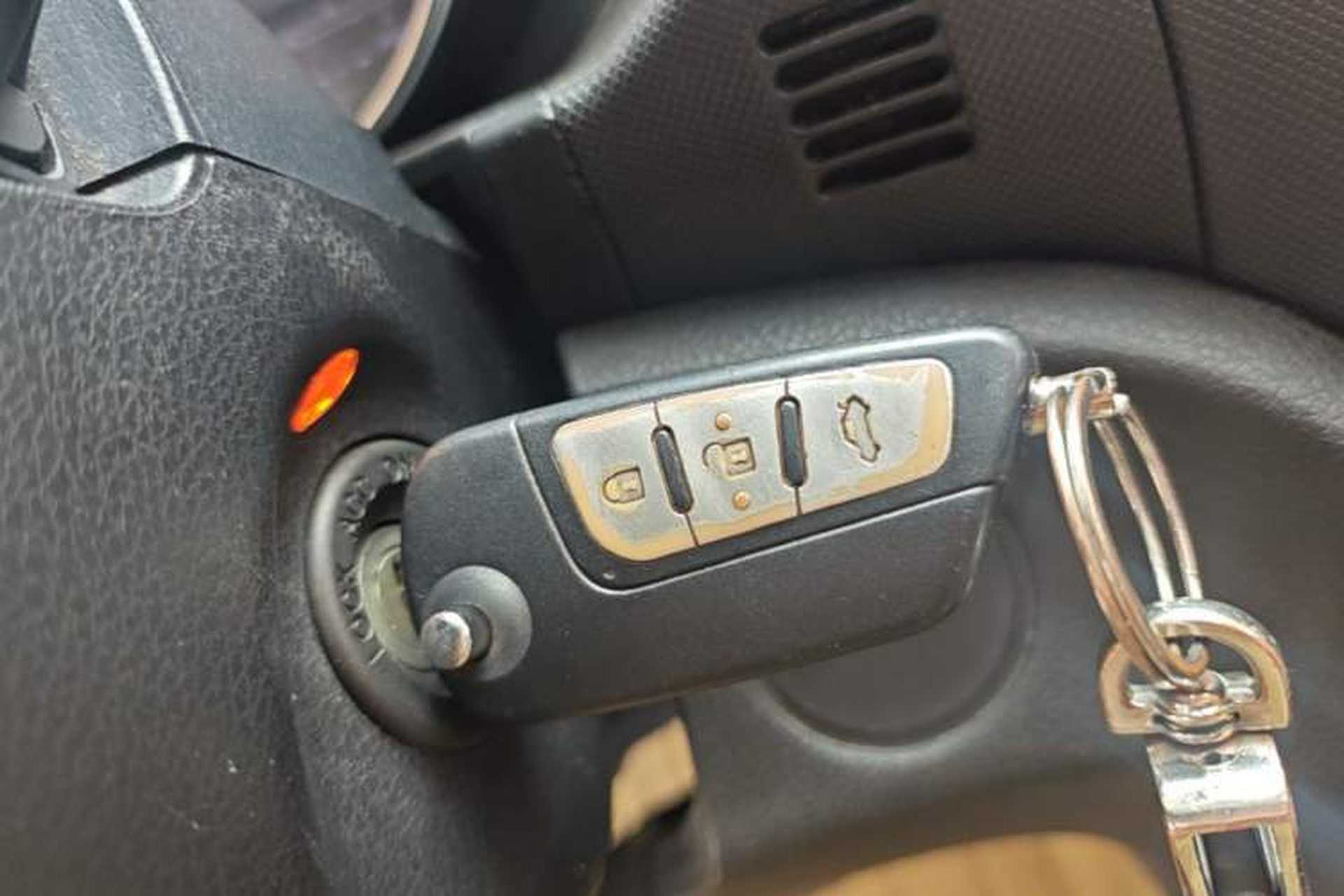 Used Bestune B70 2014 2.0L automatic luxury version Vehicle Key