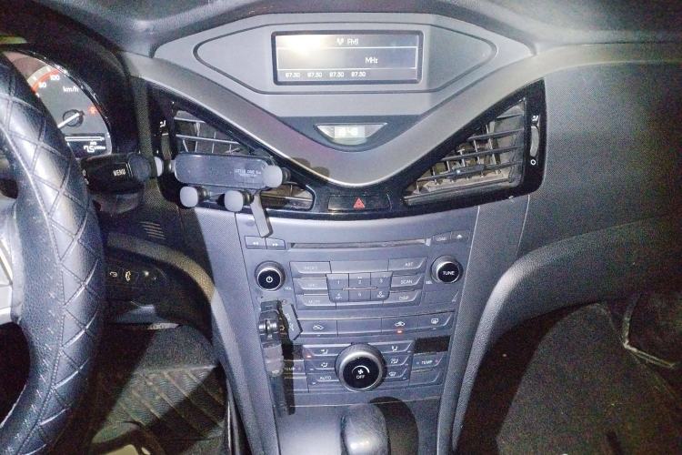 Used Bestune B70 2014 2.0L automatic comfort version Audio And AC Panel