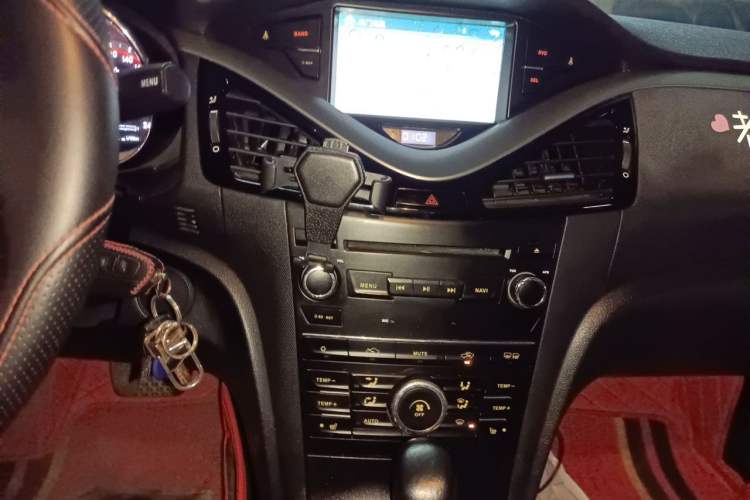 Used Bestune B70 2014 2.0L automatic luxury version Audio And AC Panel